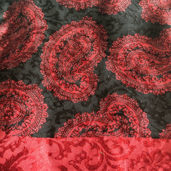 Saks Fitth Avenue 100% silk scarf red - Picture 5 of 7